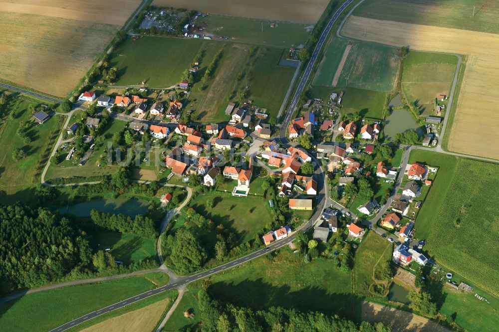 Luftaufnahme Kreuzthal - Dorf - Ansicht der zum Landkreis Haßberge gehörenden Gemeinde Kreuzthal im Bundesland Bayern