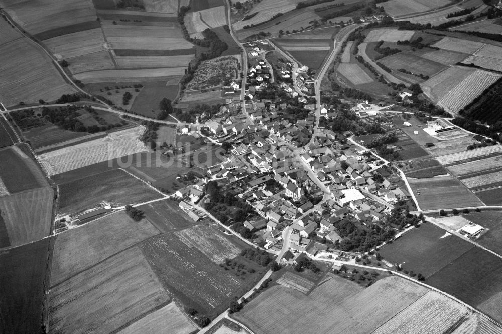 Mechenried aus der Vogelperspektive: Dorf - Ansicht der zum Landkreis Haßberge gehörenden Gemeinde Mechenried im Bundesland Bayern