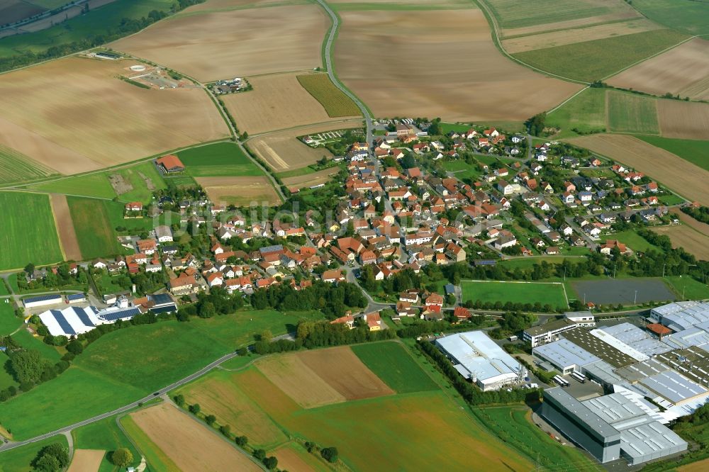 Memmelsdorf von oben - Dorf - Ansicht der zum Landkreis Haßberge gehörenden Gemeinde Memmelsdorf im Bundesland Bayern