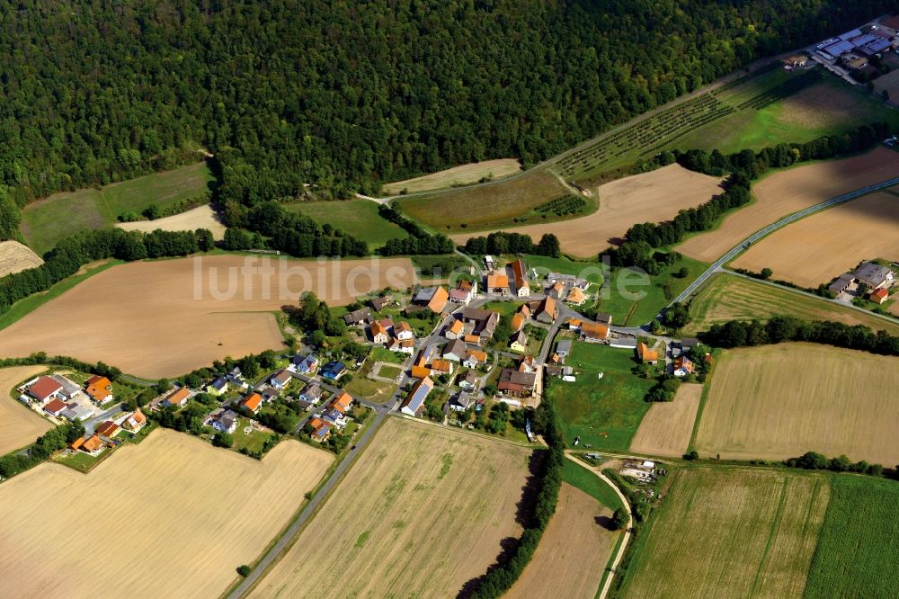 Luftaufnahme Obersteinbach - Dorf - Ansicht der zum Landkreis Haßberge gehörenden Gemeinde Obersteinbach im Bundesland Bayern