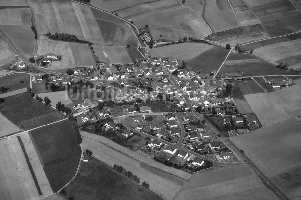 Reckertshausen von oben - Dorf - Ansicht der zum Landkreis Haßberge gehörenden Gemeinde Reckertshausen im Bundesland Bayern