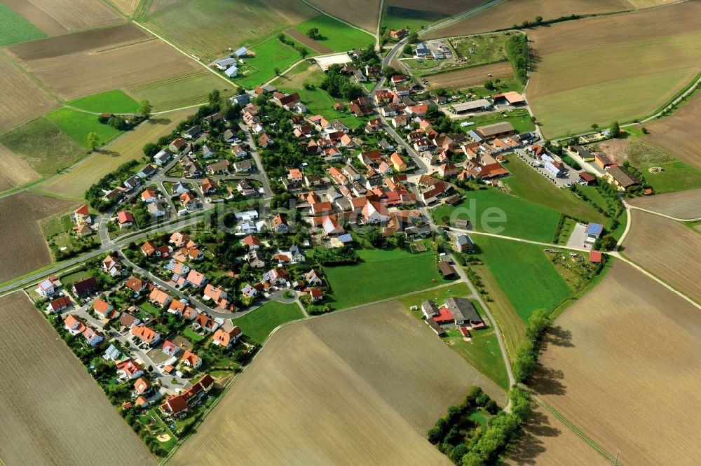 Reckertshausen aus der Vogelperspektive: Dorf - Ansicht der zum Landkreis Haßberge gehörenden Gemeinde Reckertshausen im Bundesland Bayern