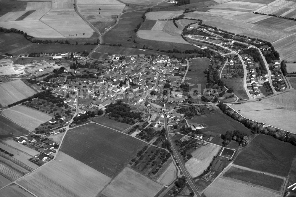 Luftaufnahme Rügheim - Dorf - Ansicht der zum Landkreis Haßberge gehörenden Gemeinde Rügheim im Bundesland Bayern