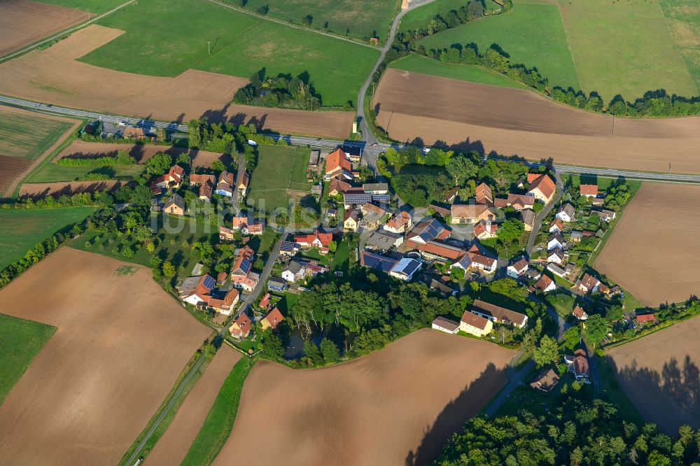 Sendelbach von oben - Dorf - Ansicht der zum Landkreis Haßberge gehörenden Gemeinde Sendelbach im Bundesland Bayern