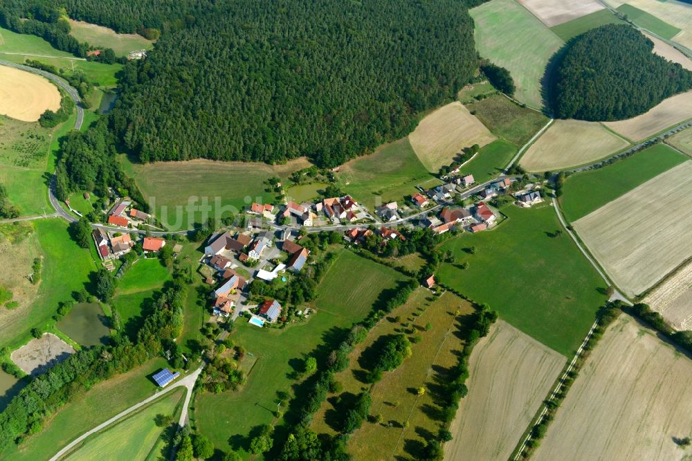 Spielhof aus der Vogelperspektive: Dorf - Ansicht der zum Landkreis Haßberge gehörenden Gemeinde Spielhof im Bundesland Bayern