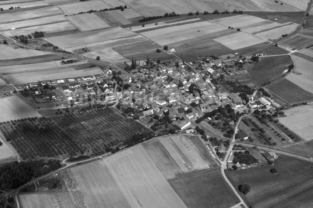 Luftaufnahme Uchenhofen - Dorf - Ansicht der zum Landkreis Haßberge gehörenden Gemeinde Uchenhofen im Bundesland Bayern