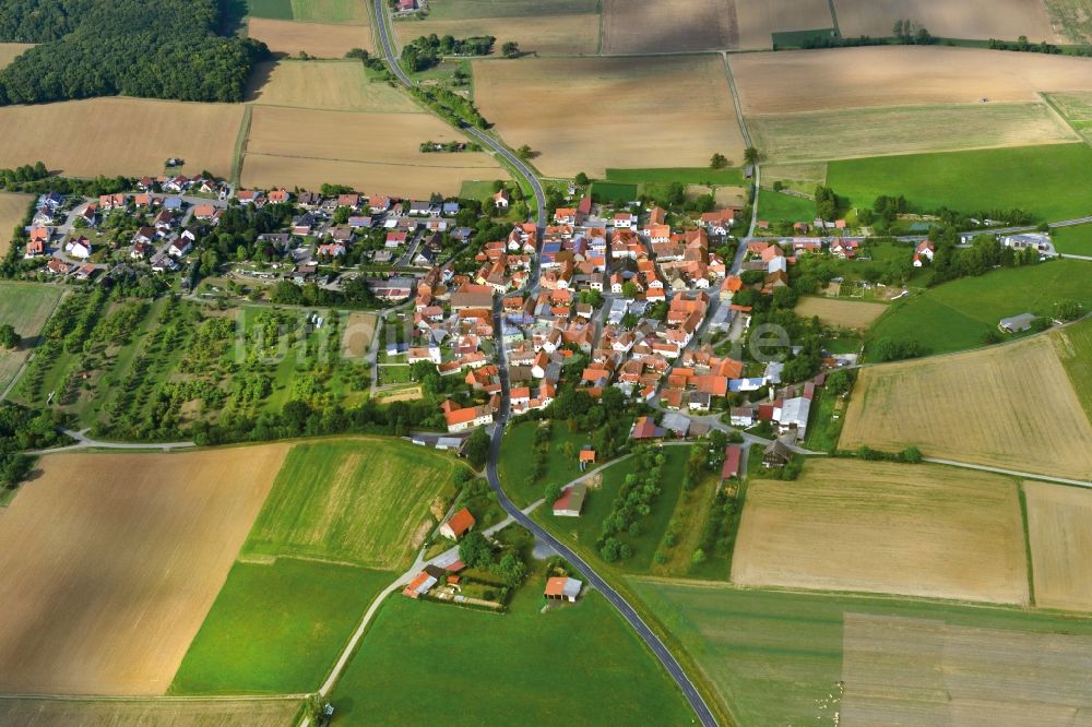 Luftaufnahme Uchenhofen - Dorf - Ansicht der zum Landkreis Haßberge gehörenden Gemeinde Uchenhofen im Bundesland Bayern