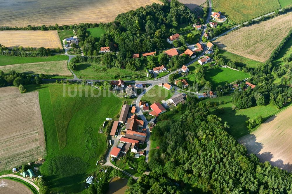 Weißenbrunn von oben - Dorf - Ansicht der zum Landkreis Haßberge gehörenden Gemeinde Weißenbrunn im Bundesland Bayern