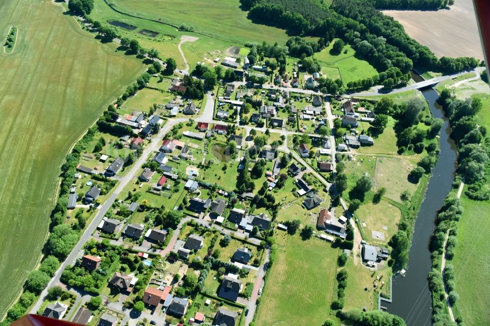 Luftbild Neuburg - Dorf an den Fluss- Uferbereichen der Elde in Neuburg im Bundesland Mecklenburg-Vorpommern, Deutschland