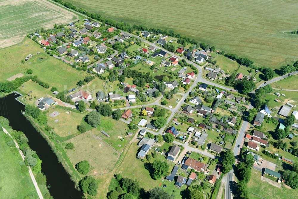 Luftaufnahme Neuburg - Dorf an den Fluss- Uferbereichen der Elde in Neuburg im Bundesland Mecklenburg-Vorpommern, Deutschland