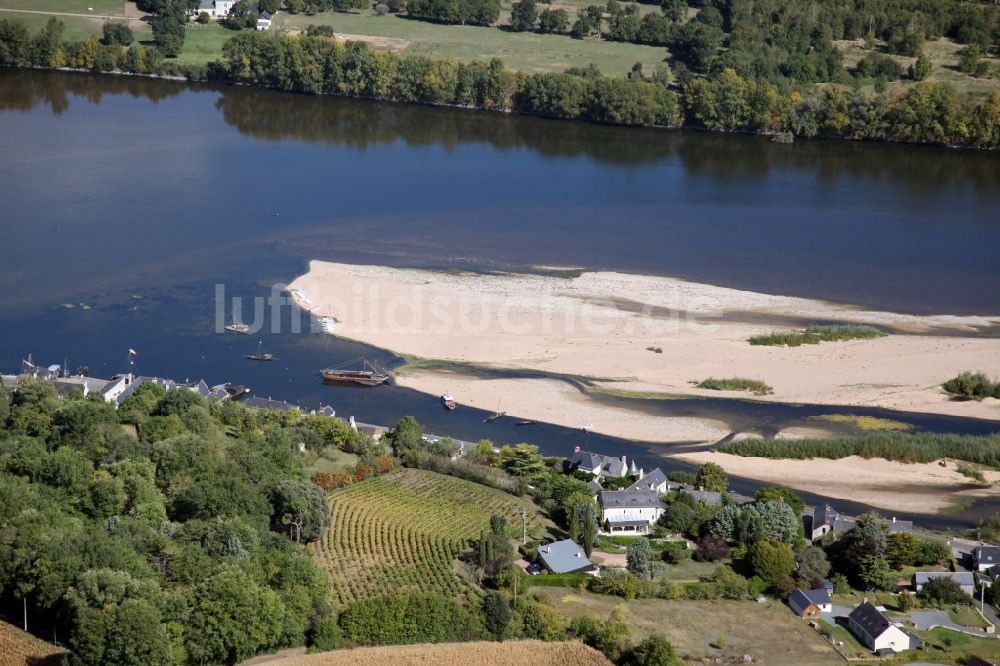 Le Thoureil aus der Vogelperspektive: Dorf an den Fluss- Uferbereichen der Loire in Le Thoureil in Pays de la Loire, Frankreich