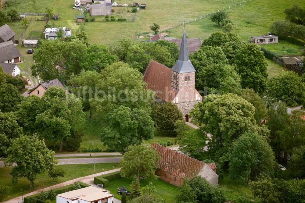 Luftaufnahme Vipperow - Dorf- Kirche in Vipperow im Bundesland Mecklenburg-Vorpommern