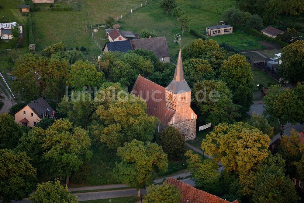 Vipperow von oben - Dorf- Kirche in Vipperow im Bundesland Mecklenburg-Vorpommern