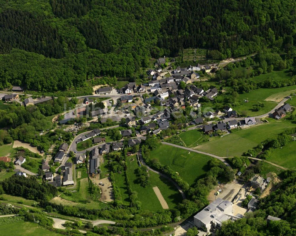 Brenk von oben - Dorfansicht von Brenk im Bundesland Rheinland-Pfalz