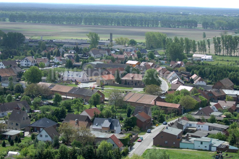 Luftaufnahme Tangerhütte OT Demker - Dorfansicht Demker in Sachsen-Anhalt