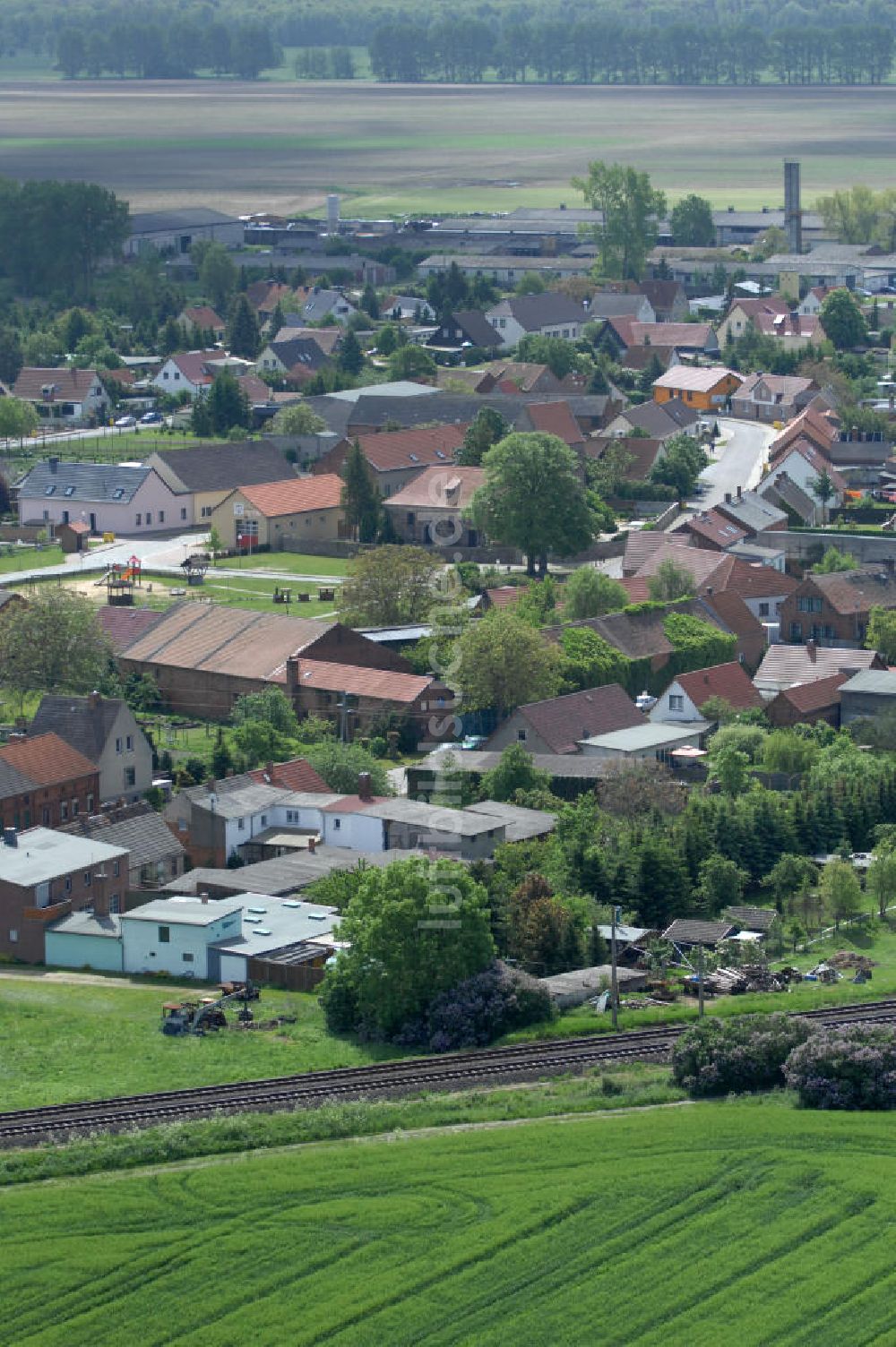 Tangerhütte OT Demker von oben - Dorfansicht Demker in Sachsen-Anhalt