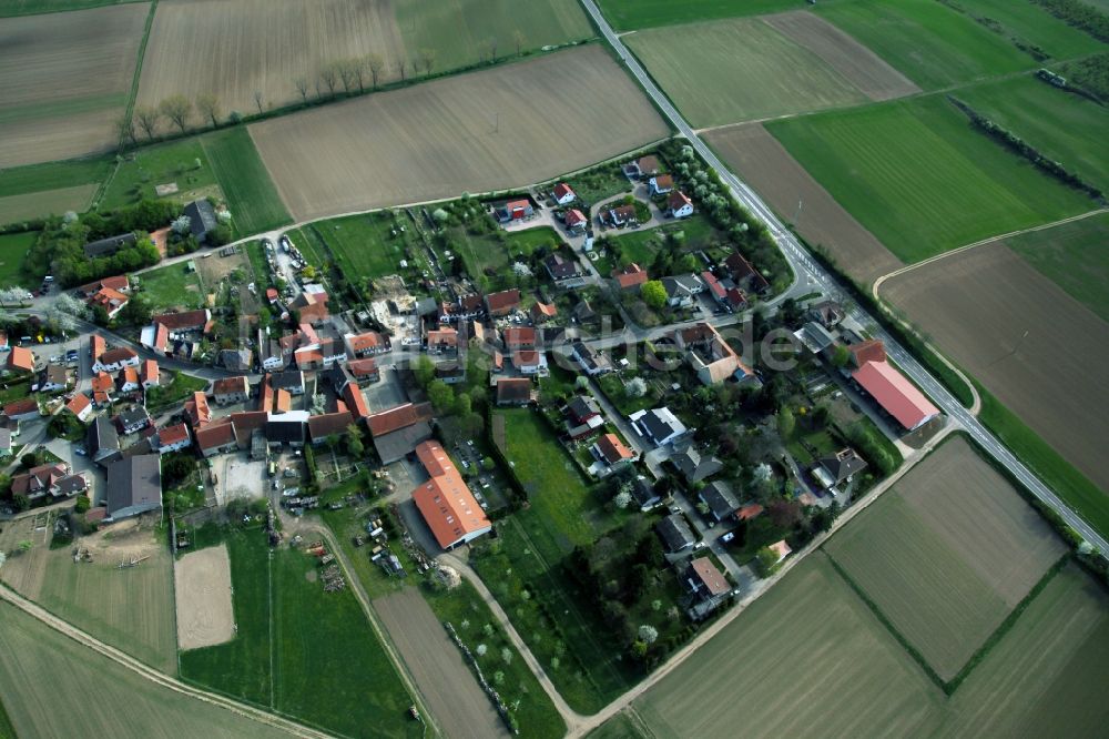 Dintesheim aus der Vogelperspektive: Dorfansicht von Dintesheim ist eine Ortsgemeinde im Landkreis Alzey-Worms in Rheinland-Pfalz