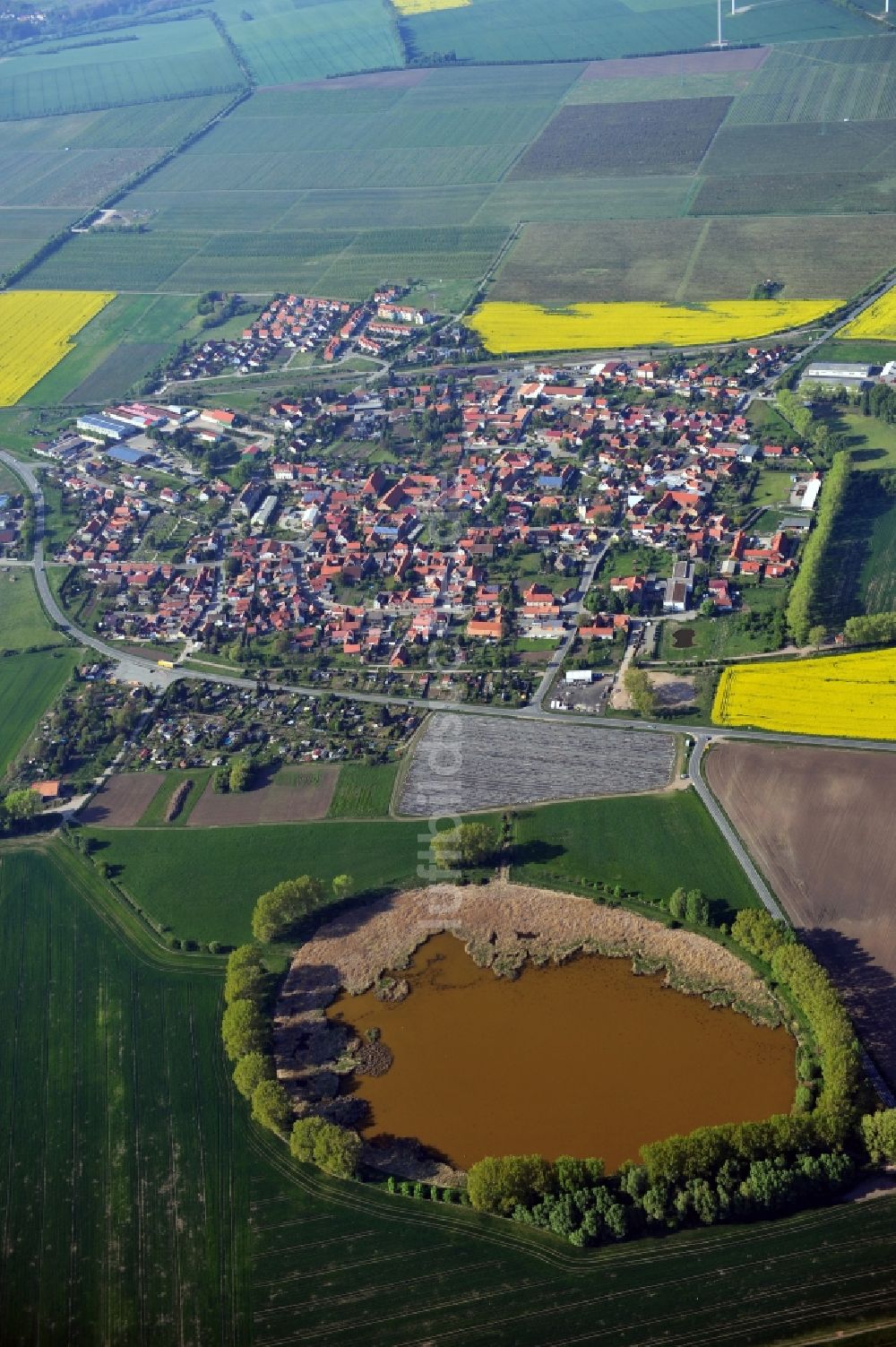 Döllstädt aus der Vogelperspektive: Dorfansicht von Döllstädt im Bundesland Thüringen