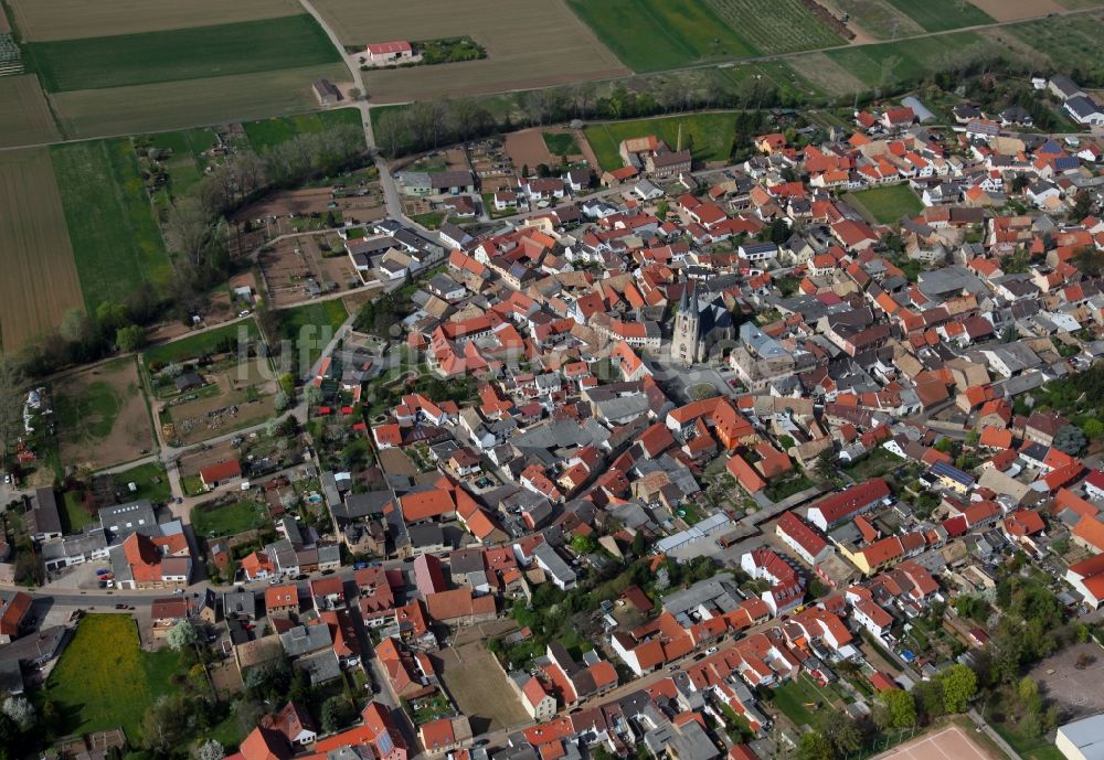 Luftaufnahme Flonheim - Dorfansicht von Flonheim ist eine Ortsgemeinde im Landkreis Alzey-Worms in Rheinland-Pfalz