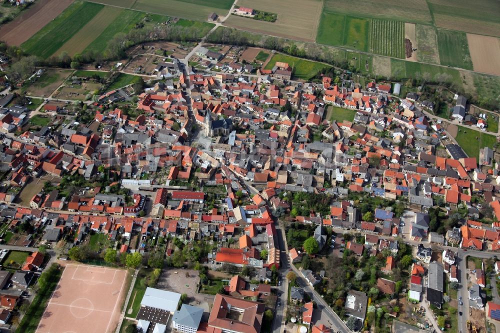 Flonheim aus der Vogelperspektive: Dorfansicht von Flonheim ist eine Ortsgemeinde im Landkreis Alzey-Worms in Rheinland-Pfalz