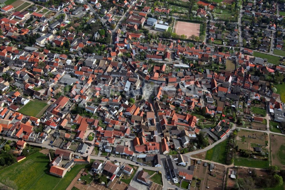 Flonheim von oben - Dorfansicht von Flonheim ist eine Ortsgemeinde im Landkreis Alzey-Worms in Rheinland-Pfalz