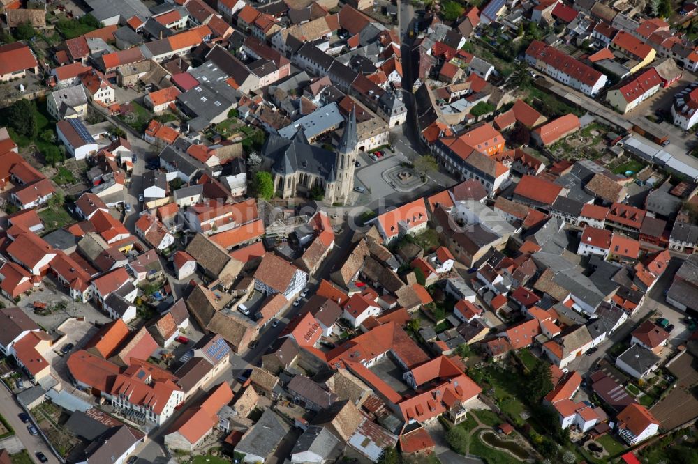 Flonheim aus der Vogelperspektive: Dorfansicht von Flonheim ist eine Ortsgemeinde im Landkreis Alzey-Worms in Rheinland-Pfalz