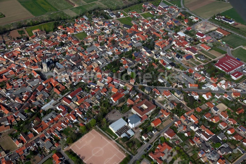 Flonheim aus der Vogelperspektive: Dorfansicht von Flonheim ist eine Ortsgemeinde im Landkreis Alzey-Worms in Rheinland-Pfalz