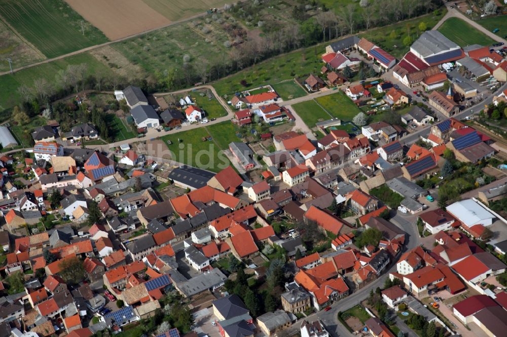 Luftaufnahme Flonheim - Dorfansicht von Flonheim ist eine Ortsgemeinde im Landkreis Alzey-Worms in Rheinland-Pfalz