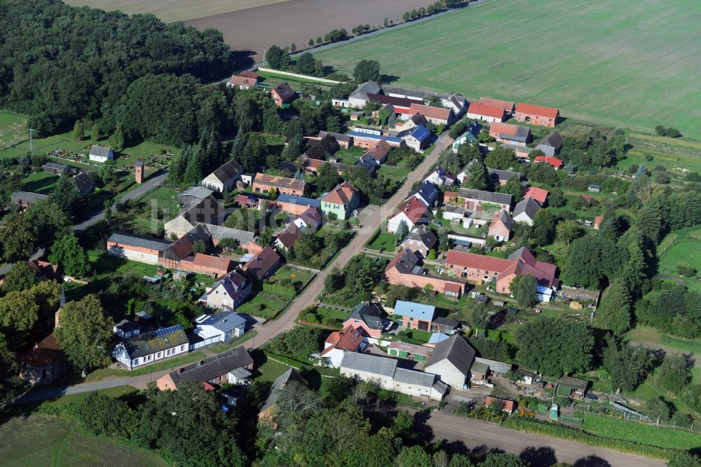 Triglitz aus der Vogelperspektive: Dorfansicht der Gemeinde Triglitz im Bundesland Brandenburg