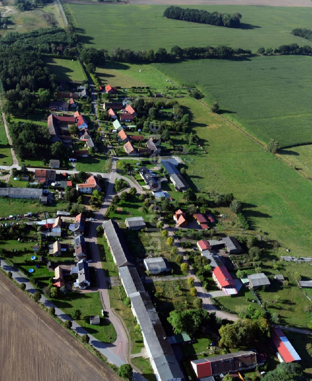 Triglitz aus der Vogelperspektive: Dorfansicht der Gemeinde Triglitz im Bundesland Brandenburg