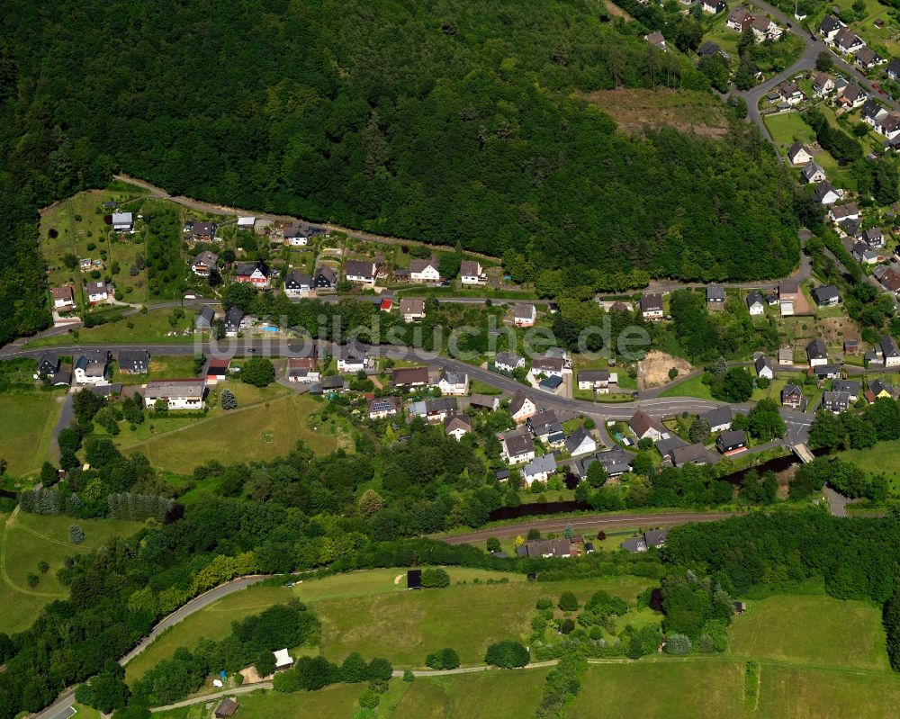 Grünebach von oben - Dorfansicht von Grünebach im Bundesland Rheinland-Pfalz