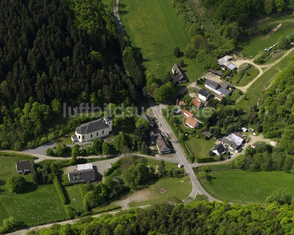 Heckenbach aus der Vogelperspektive: Dorfansicht von Heckenbach im Bundesland Rheinland-Pfalz