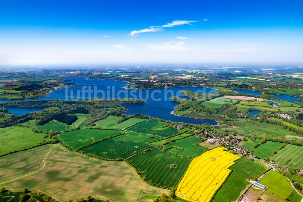 Rodenbek aus der Vogelperspektive: Dorfansicht Hohenhude am See Westensee in Rodenbek im Bundesland Schleswig-Holstein, Deutschland