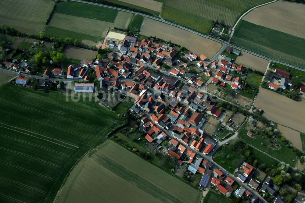 Kettenheim von oben - Dorfansicht von Kettenheim ist eine Ortsgemeinde im Landkreis Alzey-Worms in Rheinland-Pfalz