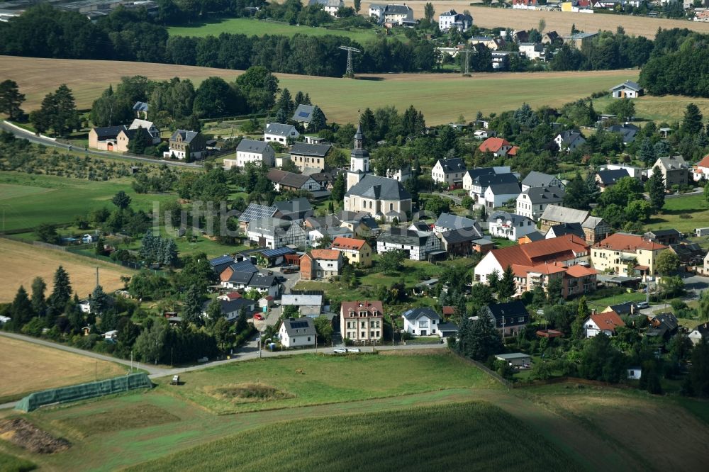 Reinsdorf aus der Vogelperspektive: Dorfansicht mit Kirchengebäude in der Dorfmitte in Reinsdorf im Bundesland Thüringen