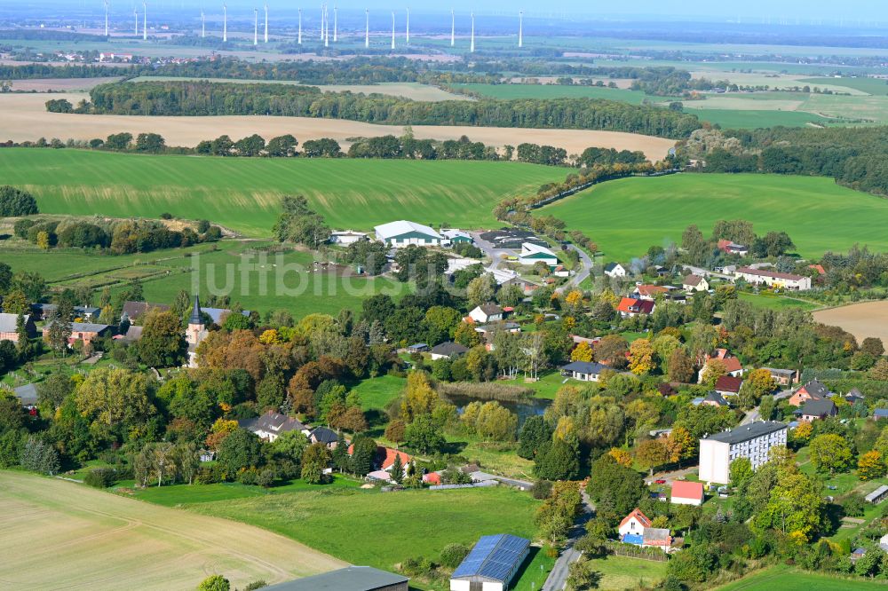 Kreckow von oben - Dorfansicht in Kreckow im Bundesland Mecklenburg-Vorpommern, Deutschland