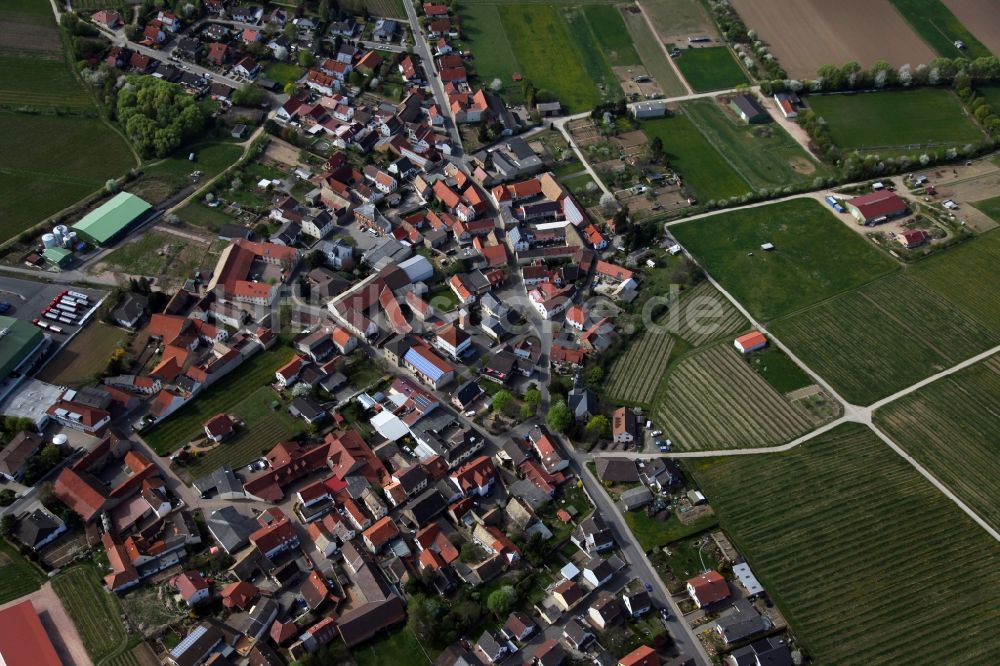 Lonsheim aus der Vogelperspektive: Dorfansicht von Lonsheim ist eine Ortsgemeinde im Landkreis Alzey-Worms in Rheinland-Pfalz