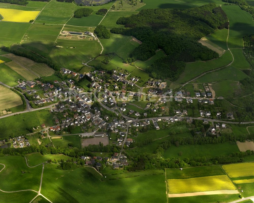 Niederdürenbach aus der Vogelperspektive: Dorfansicht von Niederdürenbach im Bundesland Rheinland-Pfalz