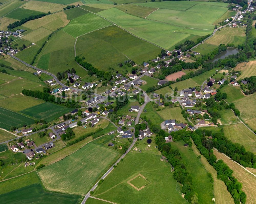 Oberirsen von oben - Dorfansicht von Oberirsen im Bundesland Rheinland-Pfalz