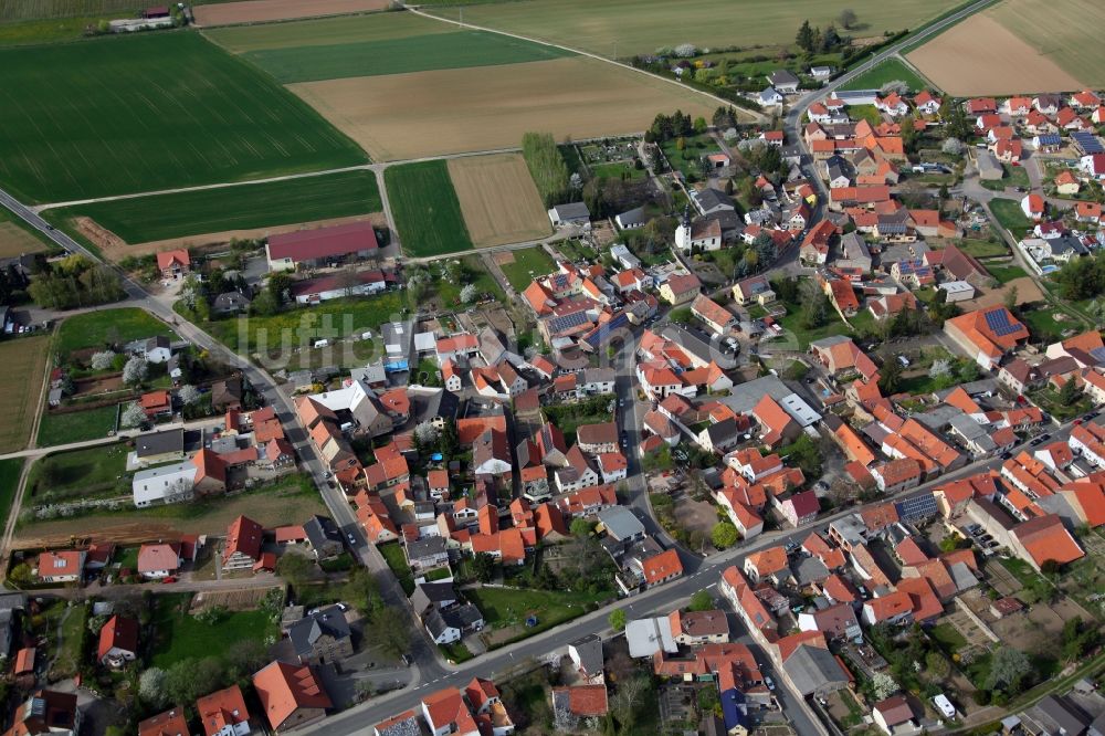 Offenheim aus der Vogelperspektive: Dorfansicht von Offenheim ist eine Ortsgemeinde im Landkreis Alzey-Worms in Rheinland-Pfalz