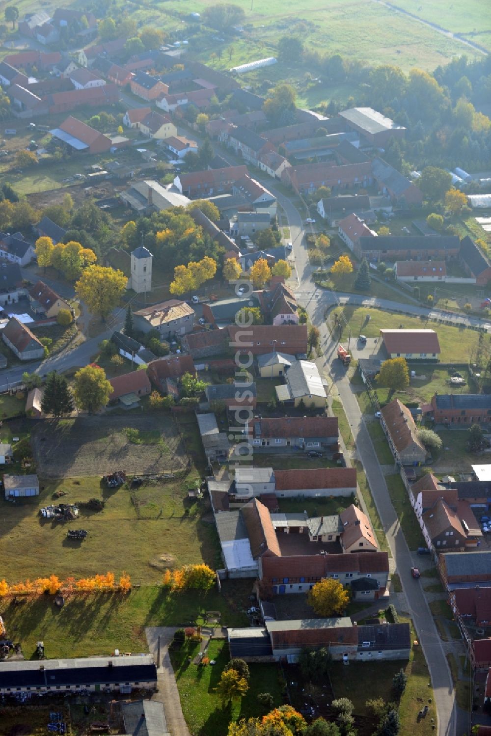 Sandbeiendorf aus der Vogelperspektive: Dorfansicht von Sandbeiendorf im Bundesland Sachsen-Anhalt