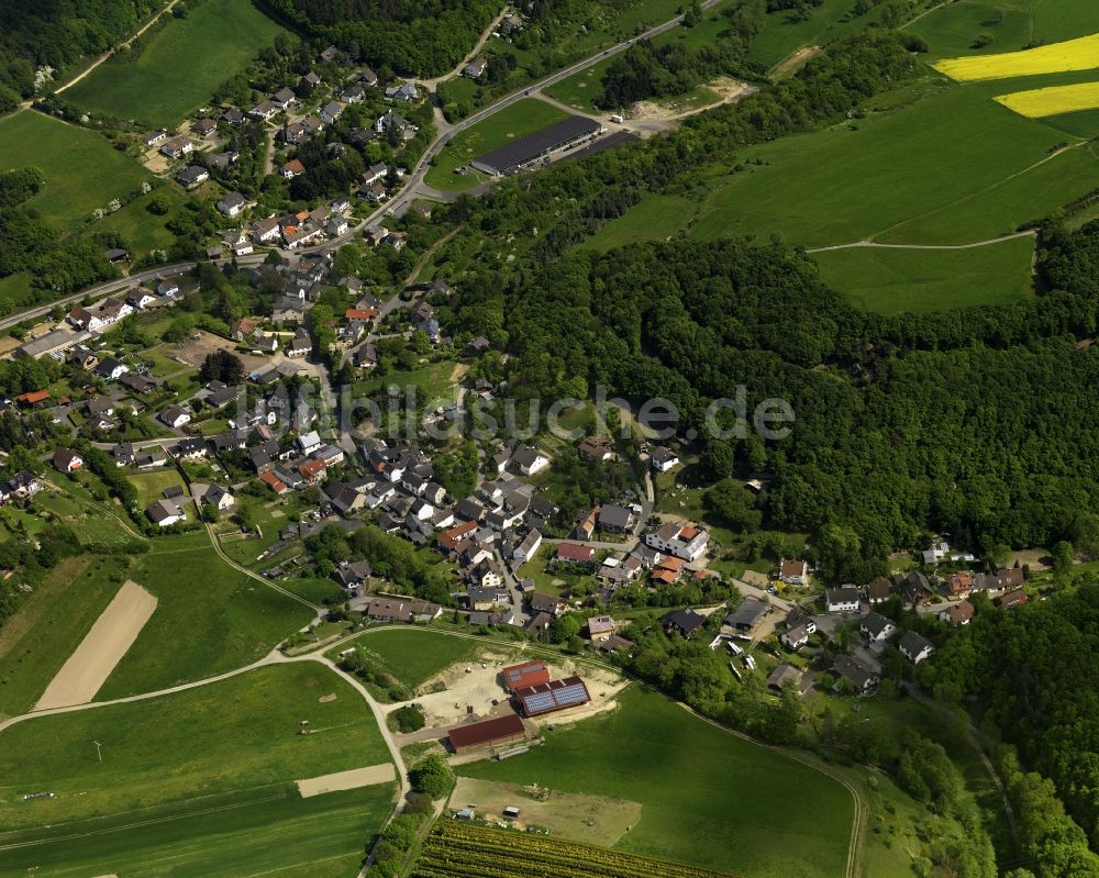 Schalkenbach von oben - Dorfansicht von Schalkenbach im Bundesland Rheinland-Pfalz