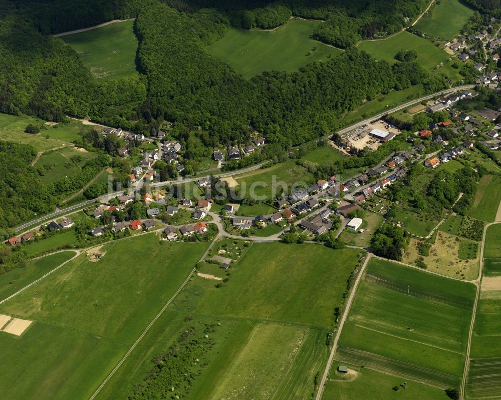 Schalkenbach aus der Vogelperspektive: Dorfansicht von Schalkenbach im Bundesland Rheinland-Pfalz