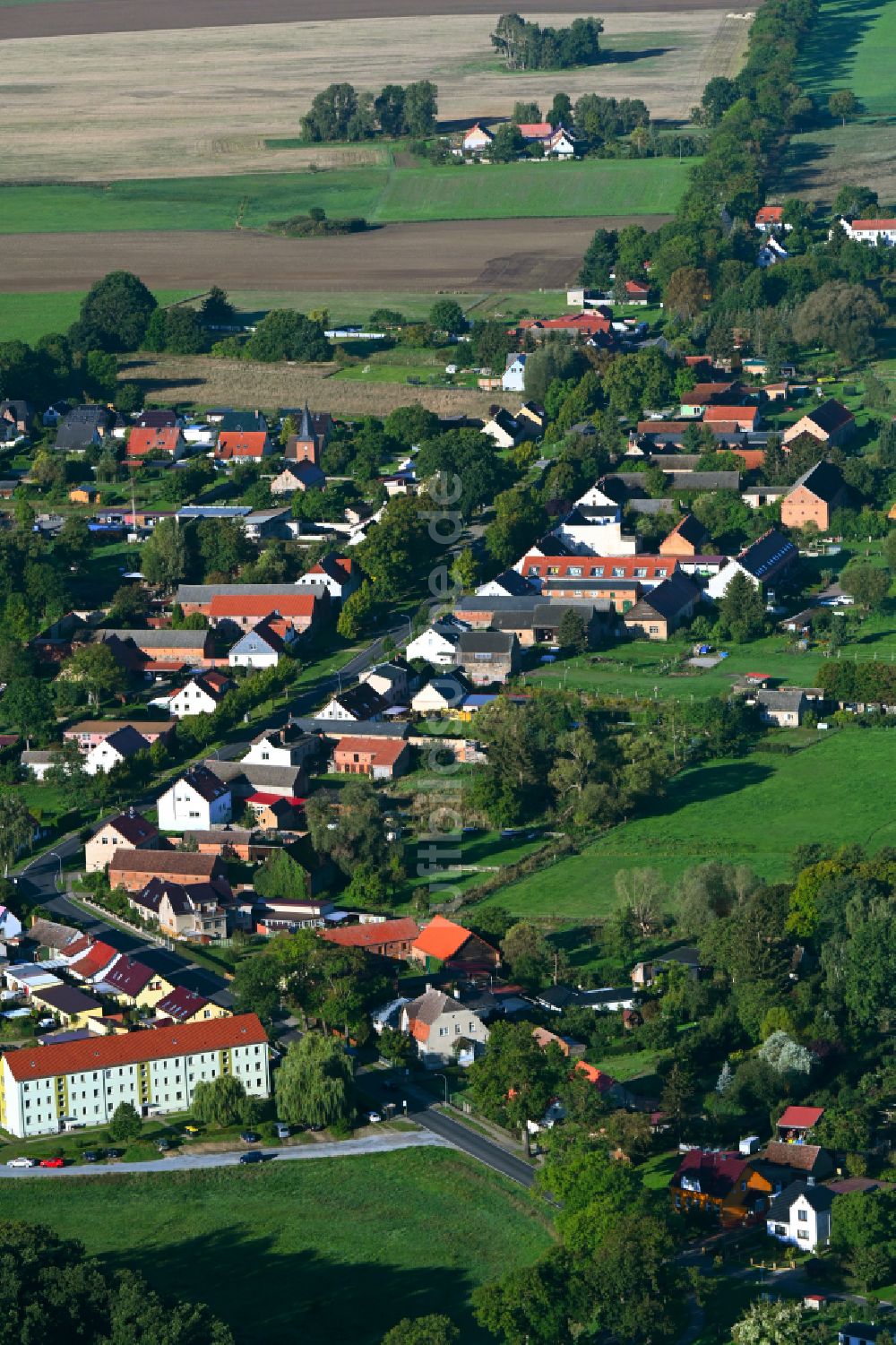 Schönermark aus der Vogelperspektive: Dorfansicht in Schönermark im Bundesland Brandenburg, Deutschland