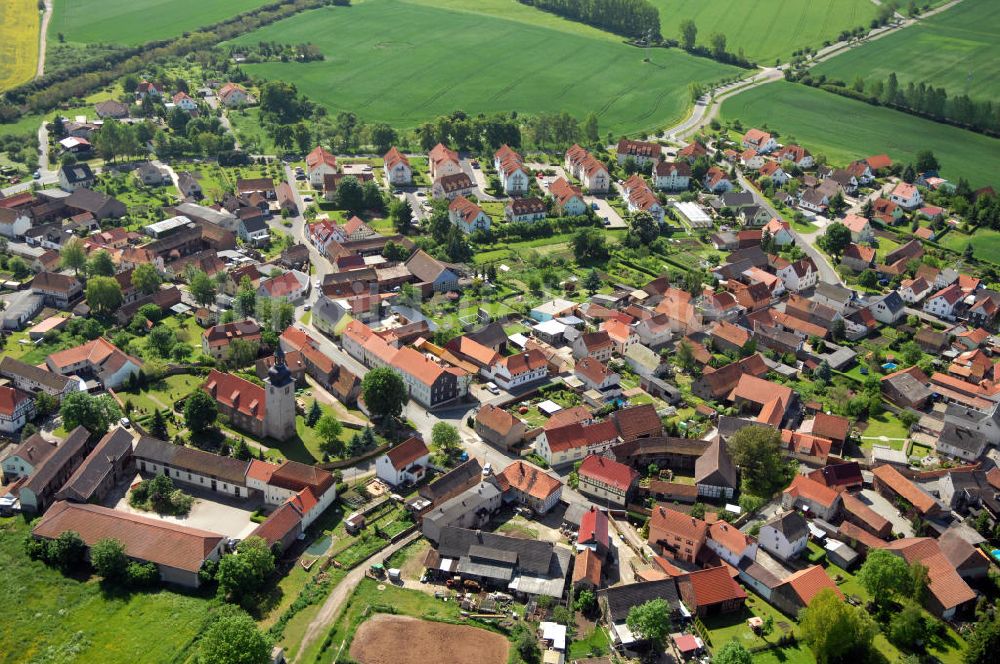 Luftaufnahme Wachsenburggemeinde OT Sülzenbrücken - Dorfansicht Sülzenbrücken in Thüringen