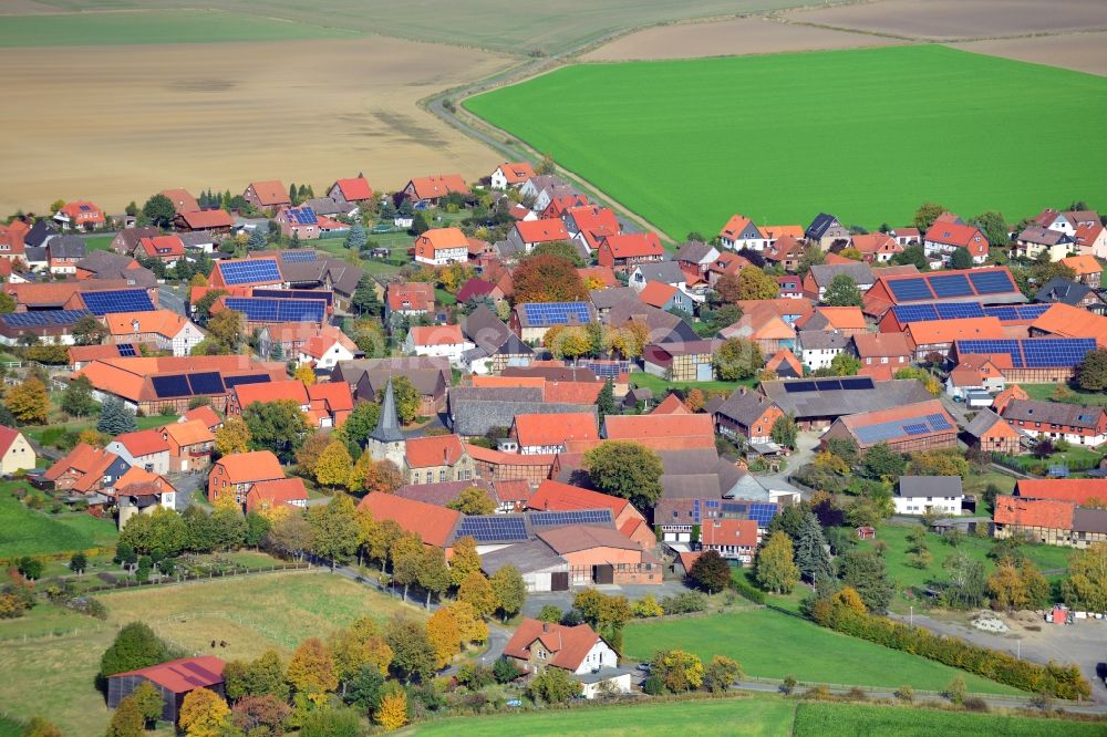 Weddingen aus der Vogelperspektive: Dorfansicht von Weddingen im Bundesland Niedersachsen