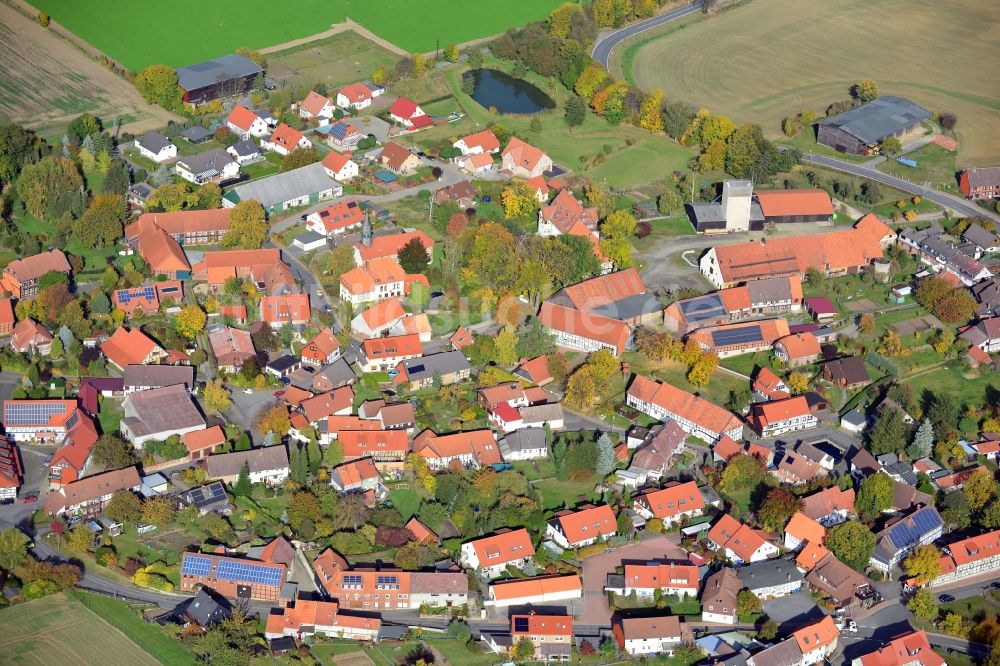 Weddingen von oben - Dorfansicht von Weddingen im Bundesland Niedersachsen