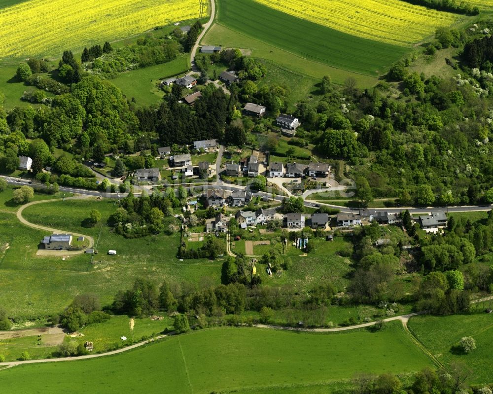 Weibern von oben - Dorfansicht von Weibern im Bundesland Rheinland-Pfalz