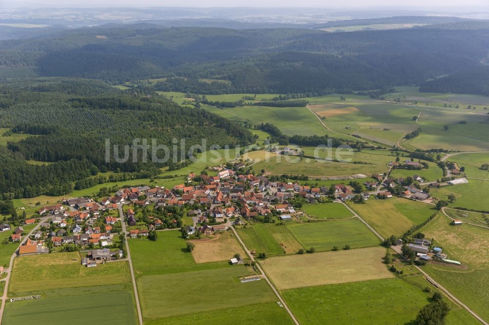 Lichtenfels aus der Vogelperspektive: Dorfansicht vom Zentrum von Lichtenfels im Sauerland im Bundesland Hessen