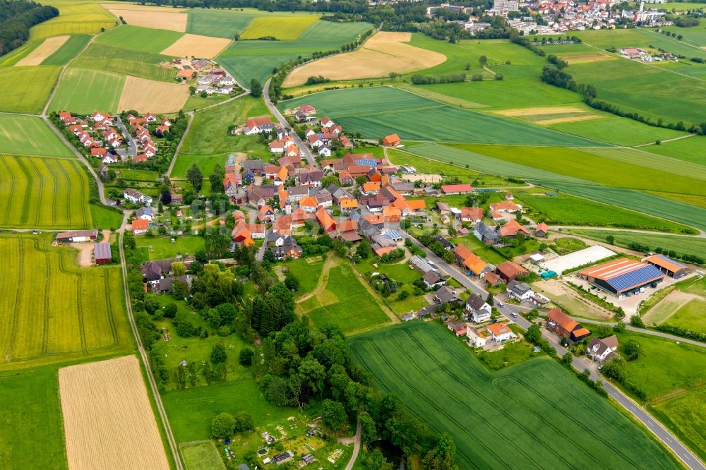 Luftaufnahme Albertshausen - Dorfkern in Albertshausen im Bundesland Hessen, Deutschland